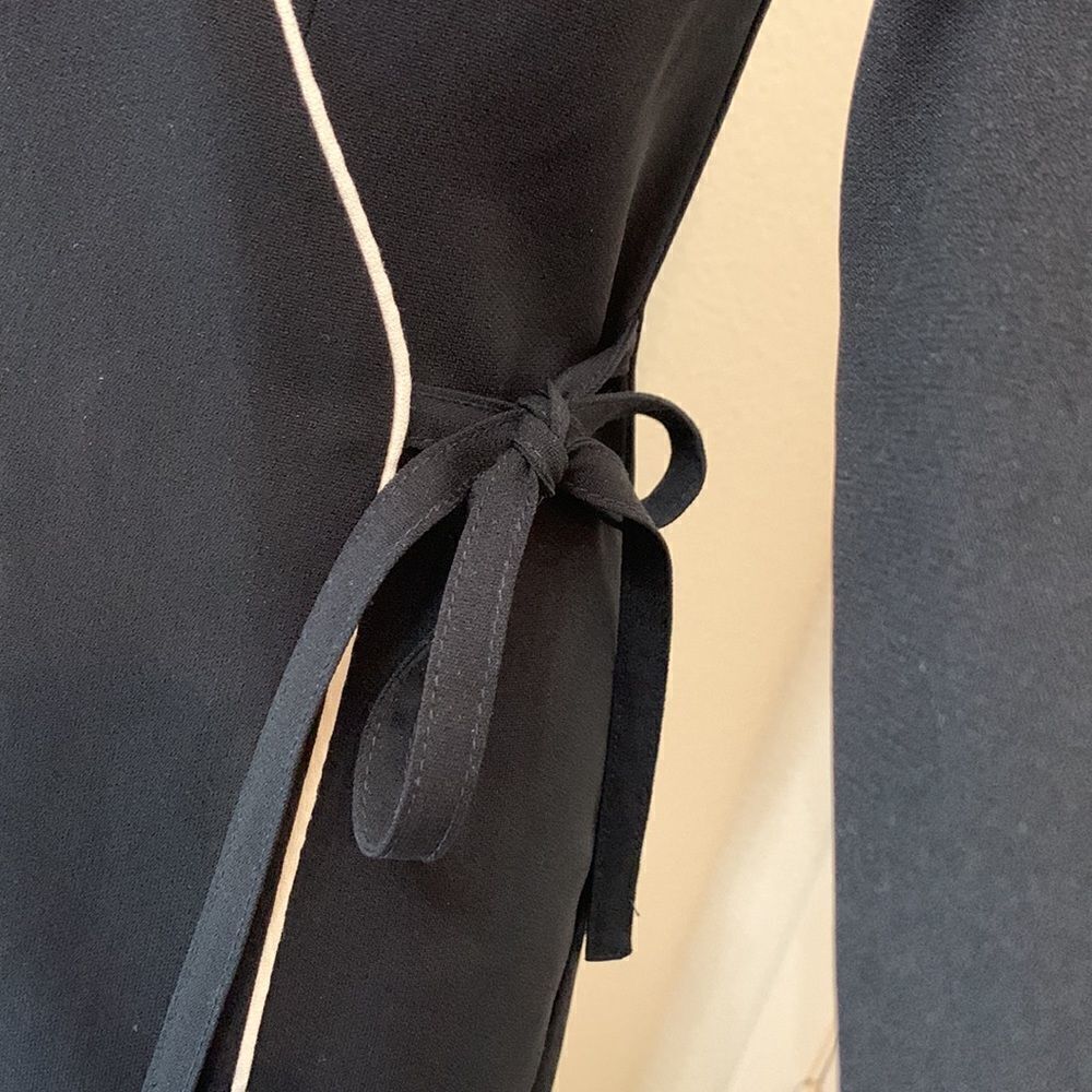 Harlow Dresses Sz 4 Black White Piping Mini Side Tie Wrap Long Sleeves Slimming - Picture 3 of 8